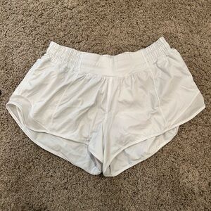 Lululemon Athletica White Hotty Hot Low Rise Short 2.5”